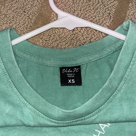 blue cropped graphic tee - Picture 2 of 3